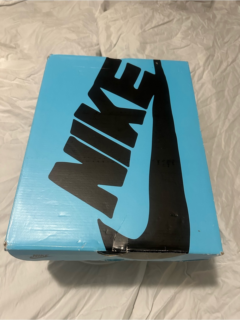 Nike Green Strap Trail Shoe with Black Straps and Yellow Tag - Picture 10 of 10